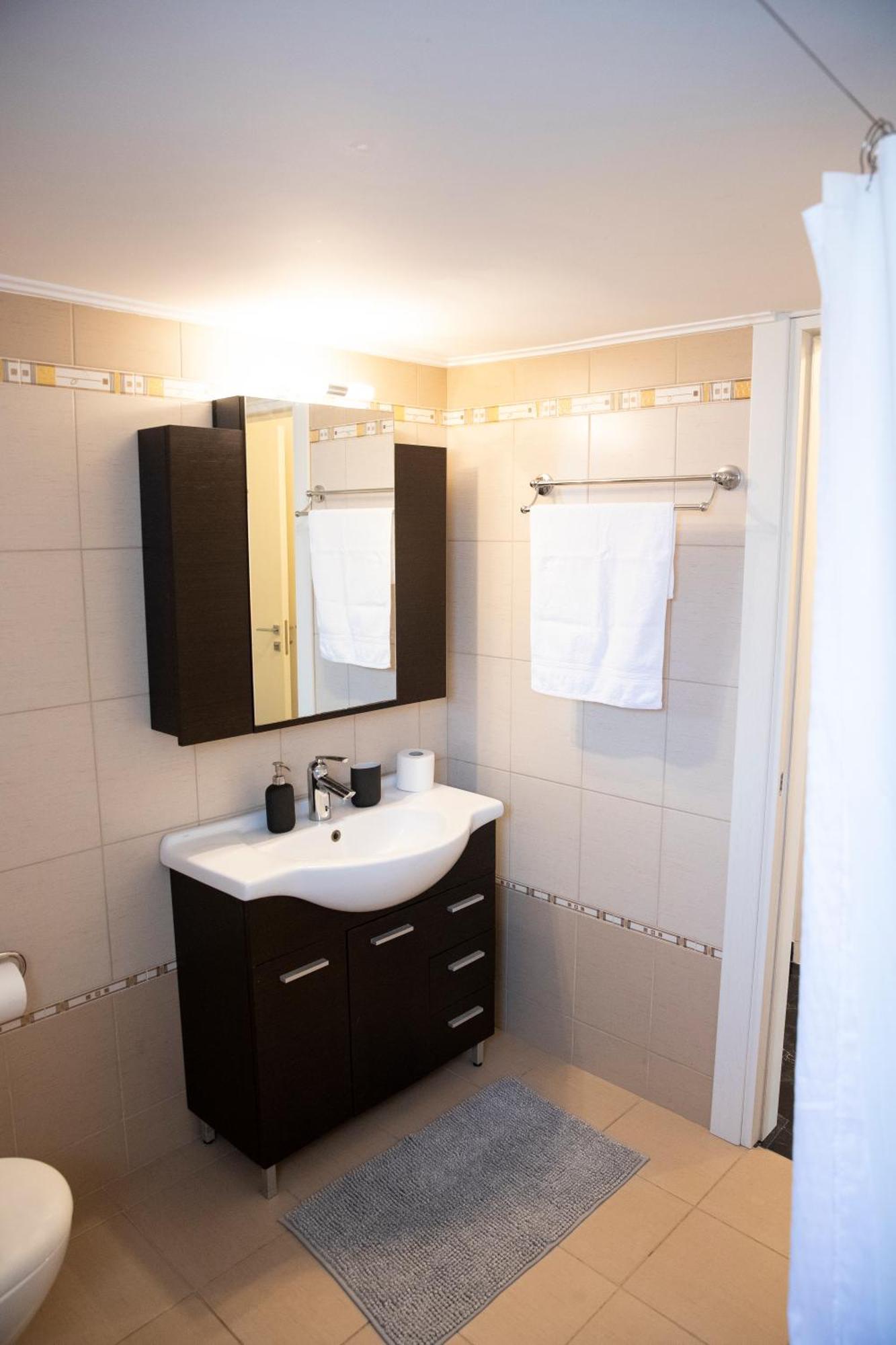 Spacious Glyfada Golf 4Br -Near Beach + Shops Athens Ngoại thất bức ảnh